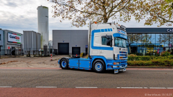 20251019-Tom-Holding-00486